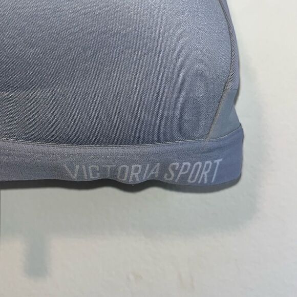 LIKE NEW VICTORIA SPORT SHIRRED RACERBACK 38D PADDED BRA - Picture 2 of 8